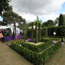 Moscow Flower Show 2013 - сад "Лабиринт мечты" общий вид на садик со стороны лабиринта